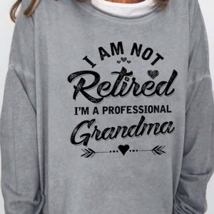 Women's Funny I Am Not Retired I Am A Professional Grandma Simple Sweatshirt, color:Gray|size:3XL, Lilicloth.com