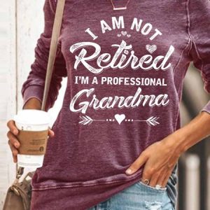 Women's Funny Text Letters I Am Not Retired I Am A Professional Grandma Crew Neck Sweatshirt, color:Red|size:3XL, Lilicloth.com