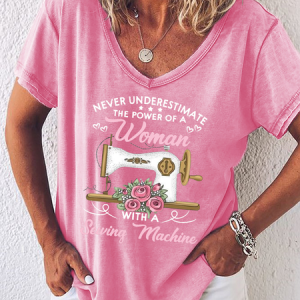 Women's Never Underestimate The Power Of A Woman With A Sewing Machine Sewing Gift Simple Loose T-Shirt, color:Pink|size:3XL, Lilicloth.com