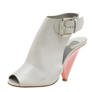 Chloe Off White Leather Pee Toe Ankle Strap Sandals Size 39.5, Sandals - Luxury Closet
