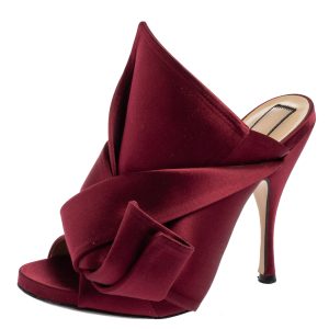 N&deg;21 Burgundy Satin Ronny Pleated Slide Sandals Size 37, Sandals - Luxury Closet