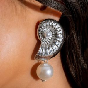 Glamorous Metal Conch Imitation Pearl Pendant Earrings, Earrings, color:Silver|size:One-size, Stylewe