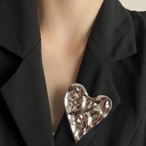 Irregular Pleated Metal Heart Brooch, Jewelry, color:Silver|size:One-size, Stylewe