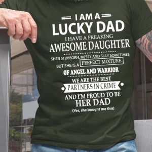 Men I Am A Lucky Dad I Have A Freaking Awesome Daughter Fit Casual Cotton T-Shirt, T-shirts, Lilicloth.com