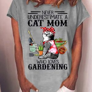Women Never Underestimate A Cat Mom Who Loves Gardening Crew Neck Casual Cotton-Blend T-Shirt, T-shirts, Lilicloth.com