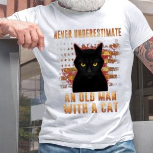 Men Funny Never Underestimate An Old Man With A Cat Loose T-Shirt, T-shirts, Lilicloth.com