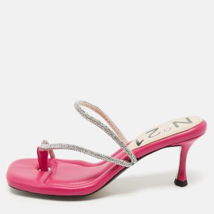 N&ordm;21 Fuchsia Leather Crystal Embellished Thong Sandals Size 38, Sandals - Luxury Closet