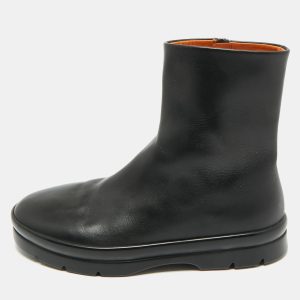 The Row Black Leather Boris Ankle Boots Size 38.5, Boots - Luxury Closet catalog