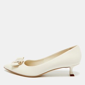 Salvatore Ferragamo Cream Leather Vara Plate Pumps Size 39.5, Pumps - Luxury Closet
