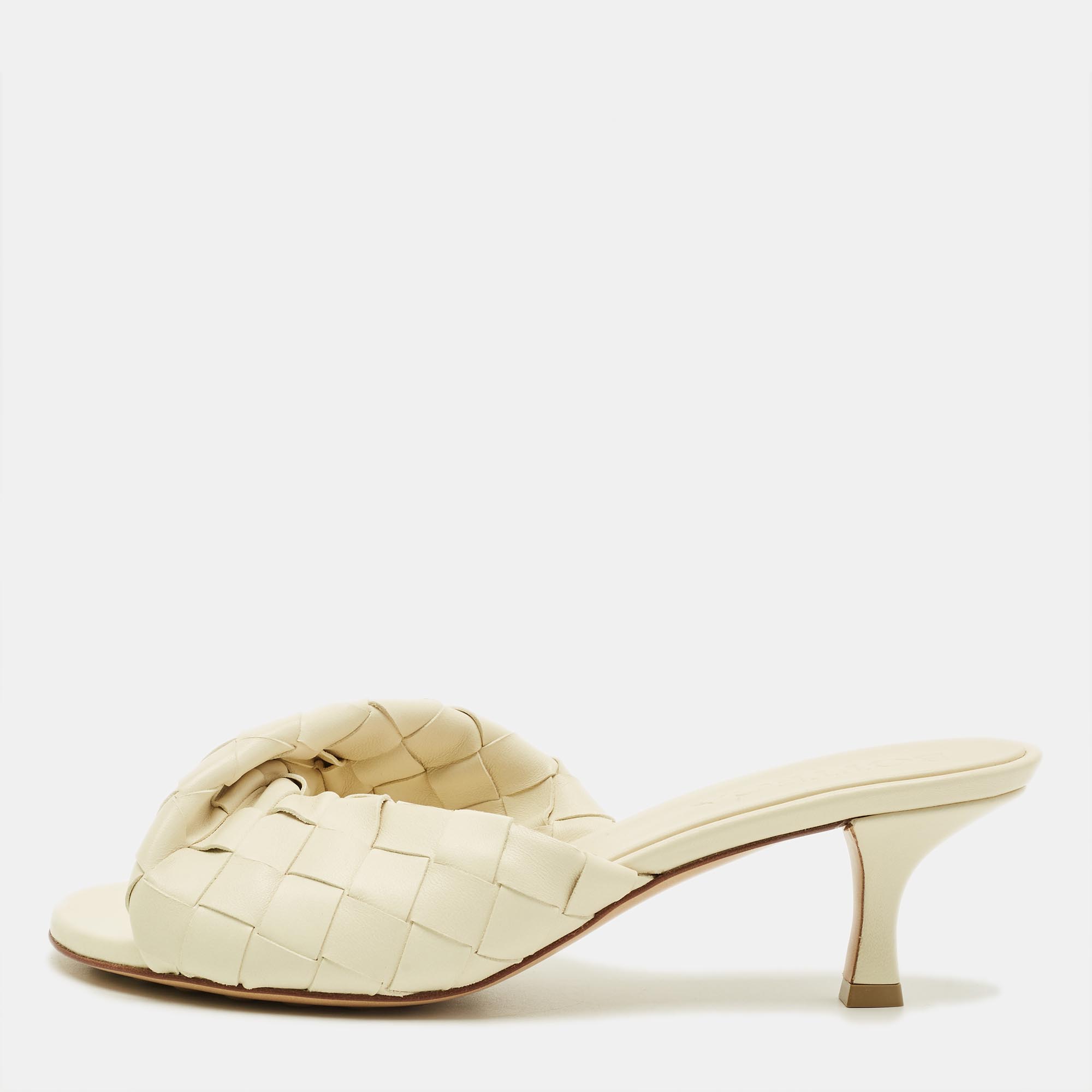 Bottega Veneta Blink Size 38 Cream Intrecciato Leather Slide Sandals, Sandals - Luxury Closet
