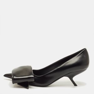 Salvatore Ferragamo Erica Size 37 Black Leather Pumps, Pumps - Luxury Closet