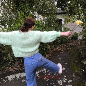 Pullover with Raglan Sleeves for Women, Large Round Neck Sweater, Bubble Green Top, Age Reducing Tops, Niche Design Sense - AliExpress Sweaters&Jumpers