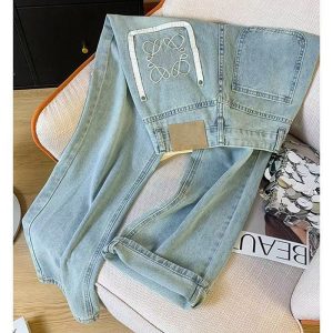 Embroidered light-colored straight-leg jeans for women in autumn and winter, loose and flattering wide-leg pants that accentuate height