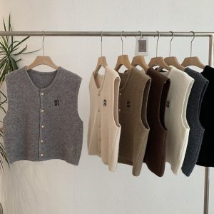 Designer Sweaters Fashion Casual Clothing New Spring/Autumn Sleeveless Sweater Vest Solid Vintage V-neck Loose Femme Sweater 01