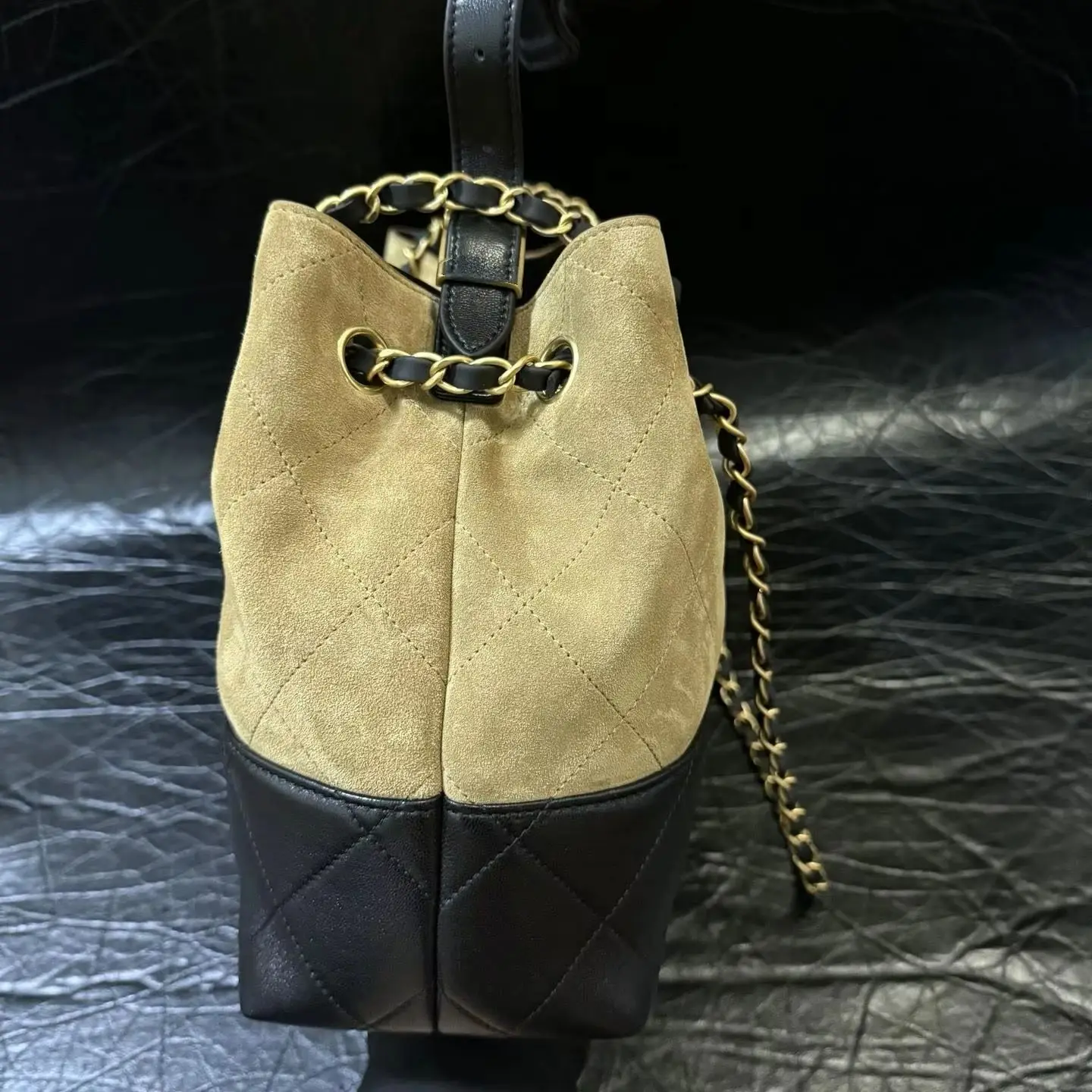 Beige Suede Black Leather Spliced Quilted Bucket Bag, Drawstring Leather‑Woven Gold Chain Crossbody Shoulder Purse Vintage Large Capacity Handbag - AliExpress Women's Handbags