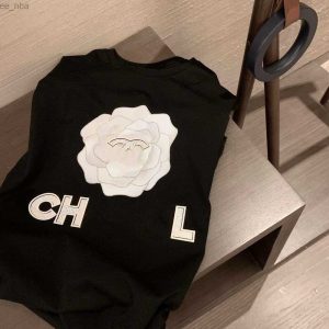 Summer ShortSleeved Top Designer TShirt Women Camellia Hot Dia Letter Graphic Tee Fashion Loose Pullover TShirts Womens Clothin 003c