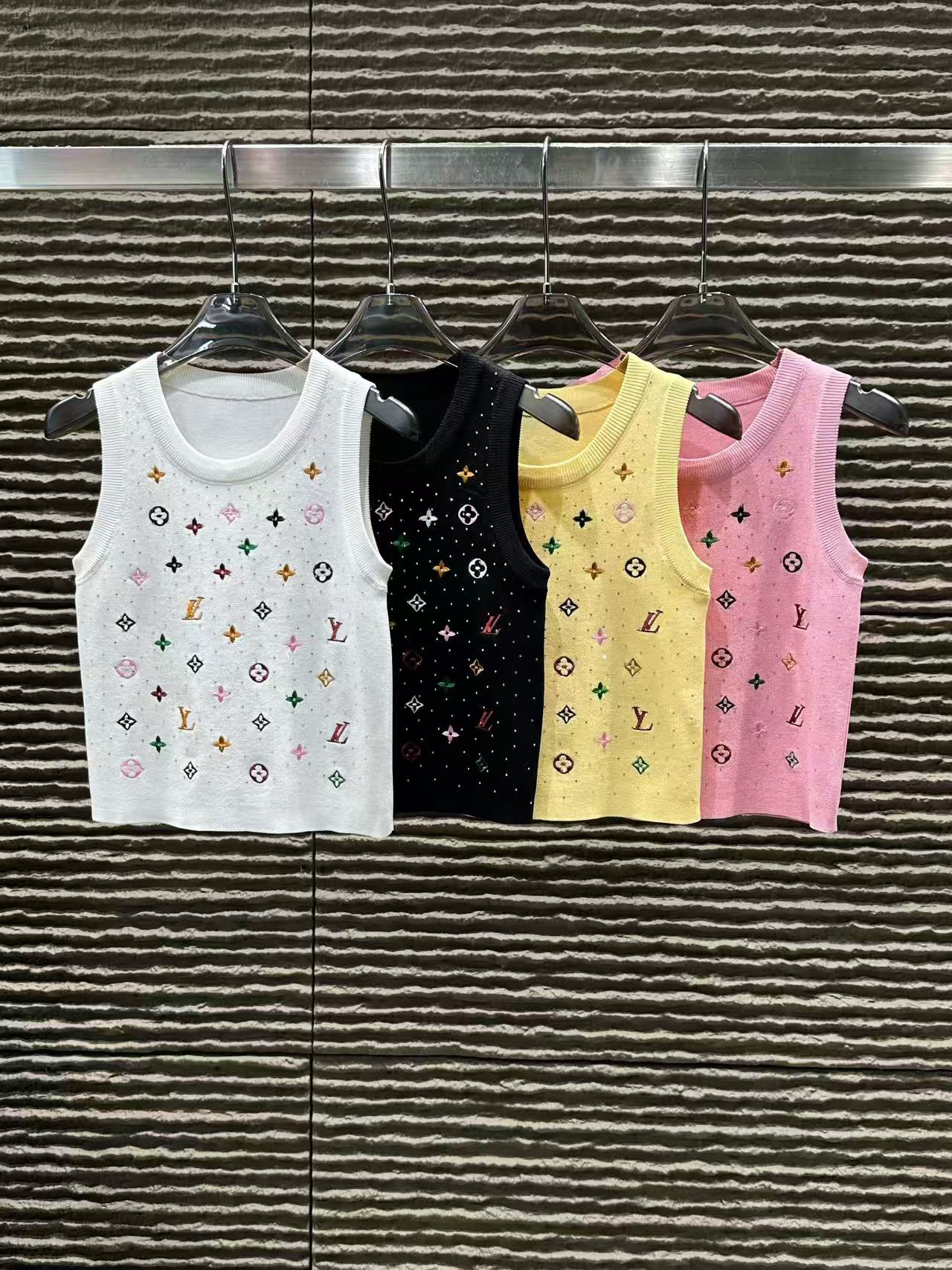 The designer's 2026 ss early autumn new knitted short-sleeved striped top is high-end and fashionable S---2XL