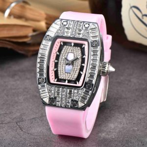 New luxury Diamond Iced ladies watch color quartz watch sweet occasional color ladies watch young female Essence